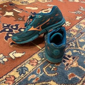 Mizuno wave running shoes